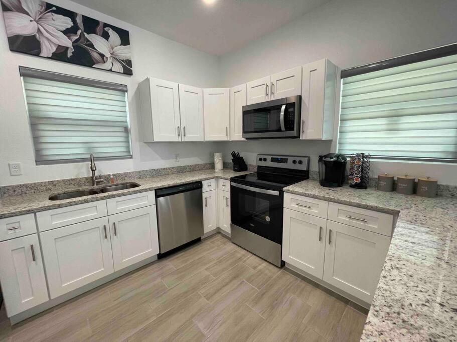Villa 3bd/2bth Near Downtown *