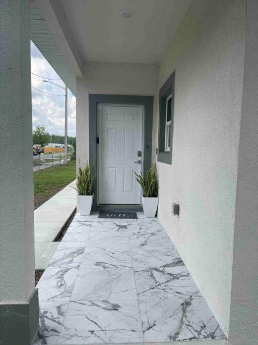 3bd/2bth Near Downtown Villa