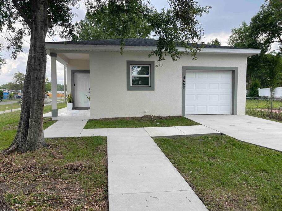 3bd/2bth Near Downtown Villa