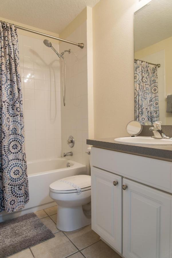 Gated Community!! Sparkling Private Pool, Near Holiday home *