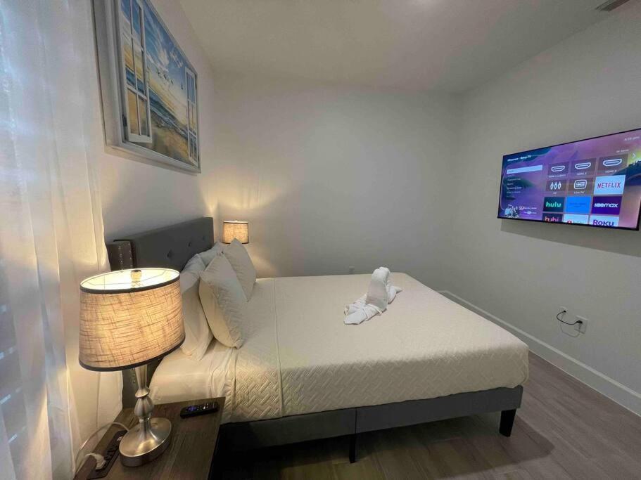 3bd/2bth Near Downtown Villa