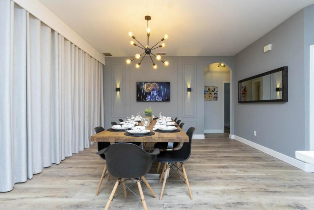 6 Bedrooms Pool And Game - 2 Miles To 7817 Holiday home *