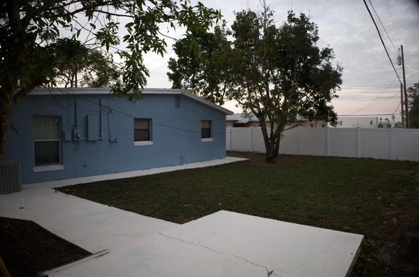 Beautiful Modern 4 Bedroom 2 Ba House - International Drive *