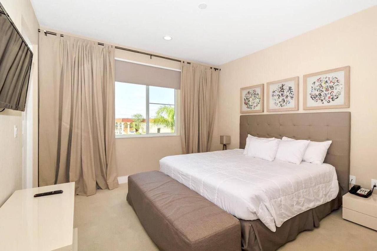 4 Stylish Luxury Villa Orlando