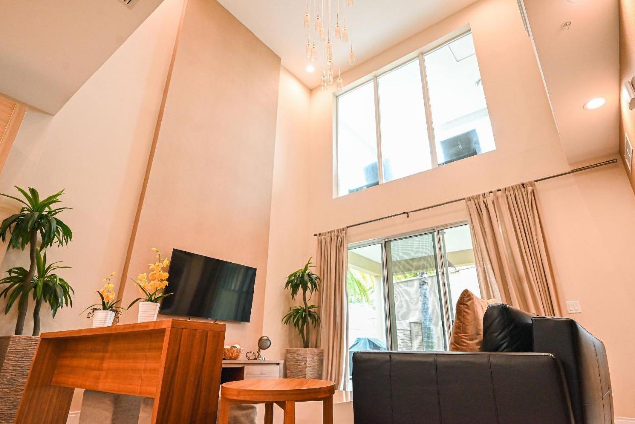 4 Stylish Luxury Villa Orlando