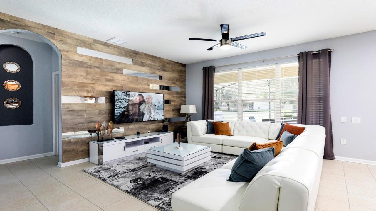 Holiday home & Star Wars Haven: 6br, Pool & Game Room!