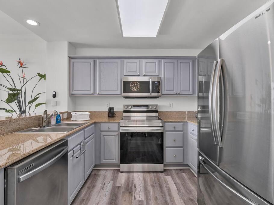 Apartment Huge Pool, Sunrise, Stunning Views Near Disney,409 Orlando