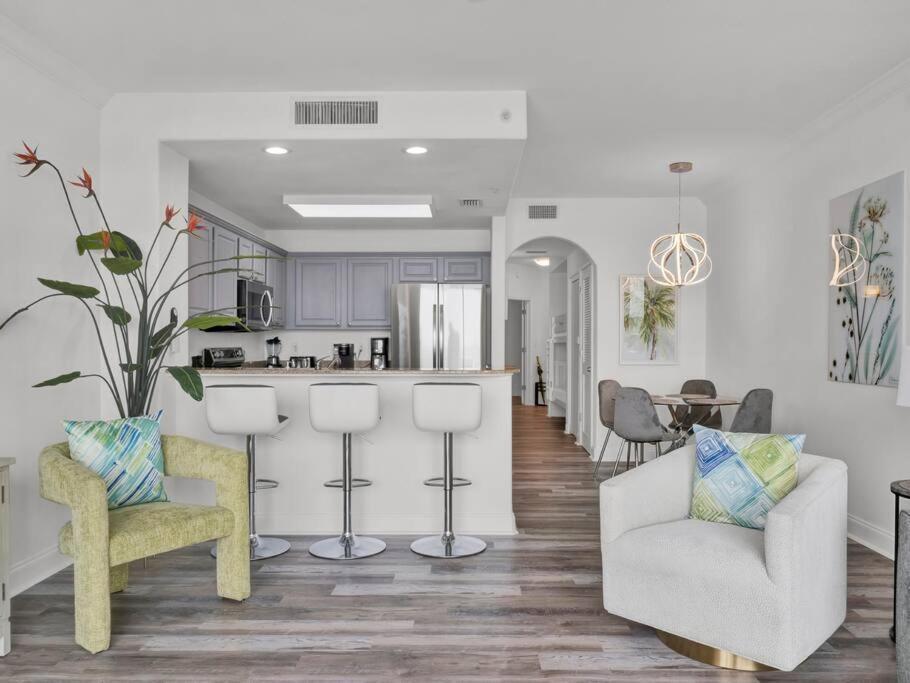 Huge Pool, Sunrise, Stunning Views Near Disney,409 Apartment *