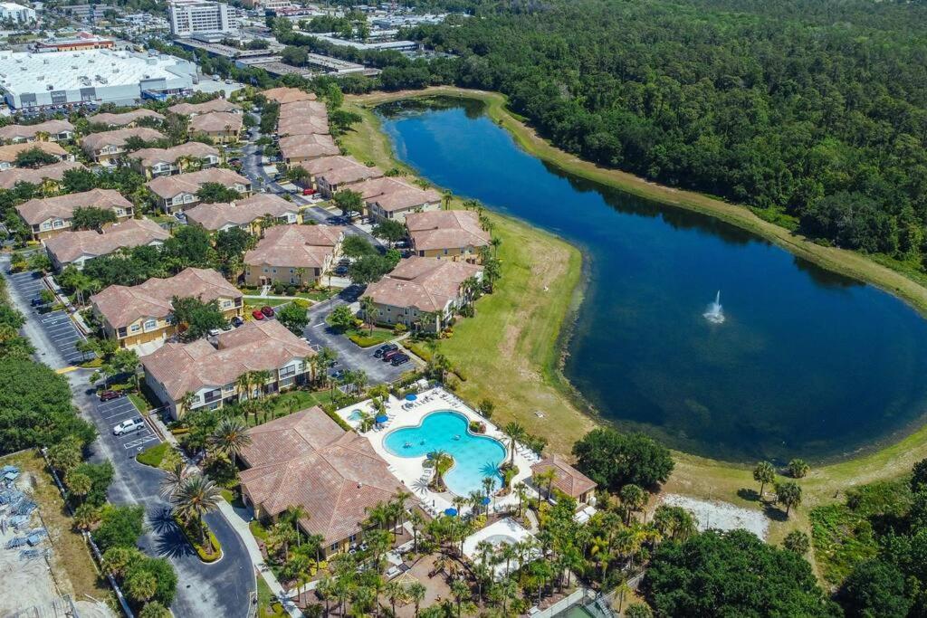 Apartment Pool, Family-friendly - World Class, Modern Orlando