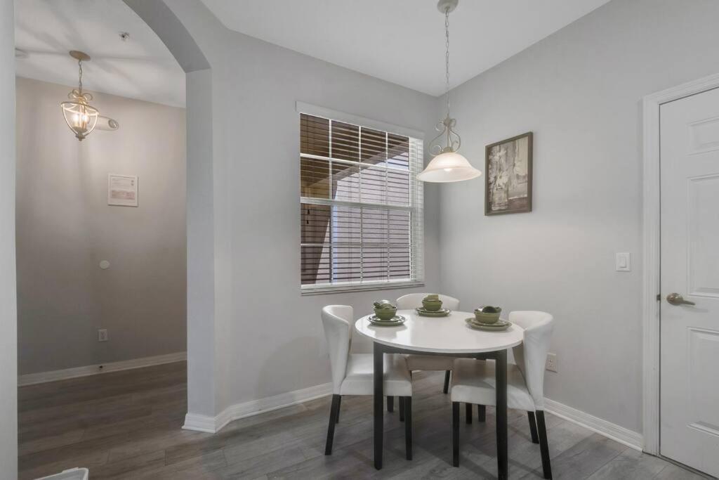 Pool, Family-friendly - World Class, Modern Apartment