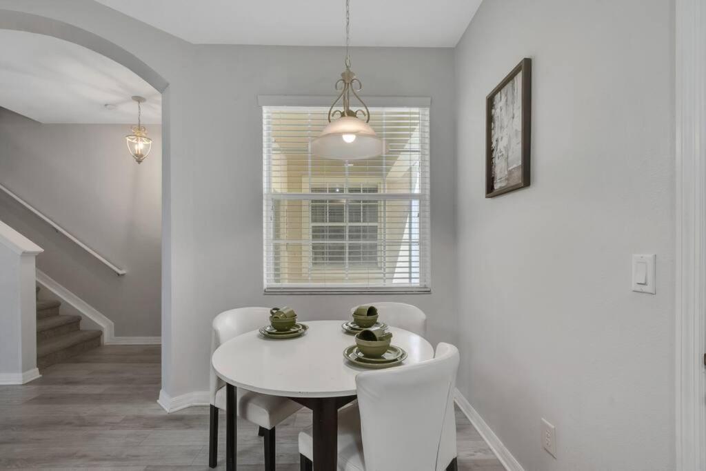 Pool, Family-friendly - World Class, Modern Apartment Orlando
