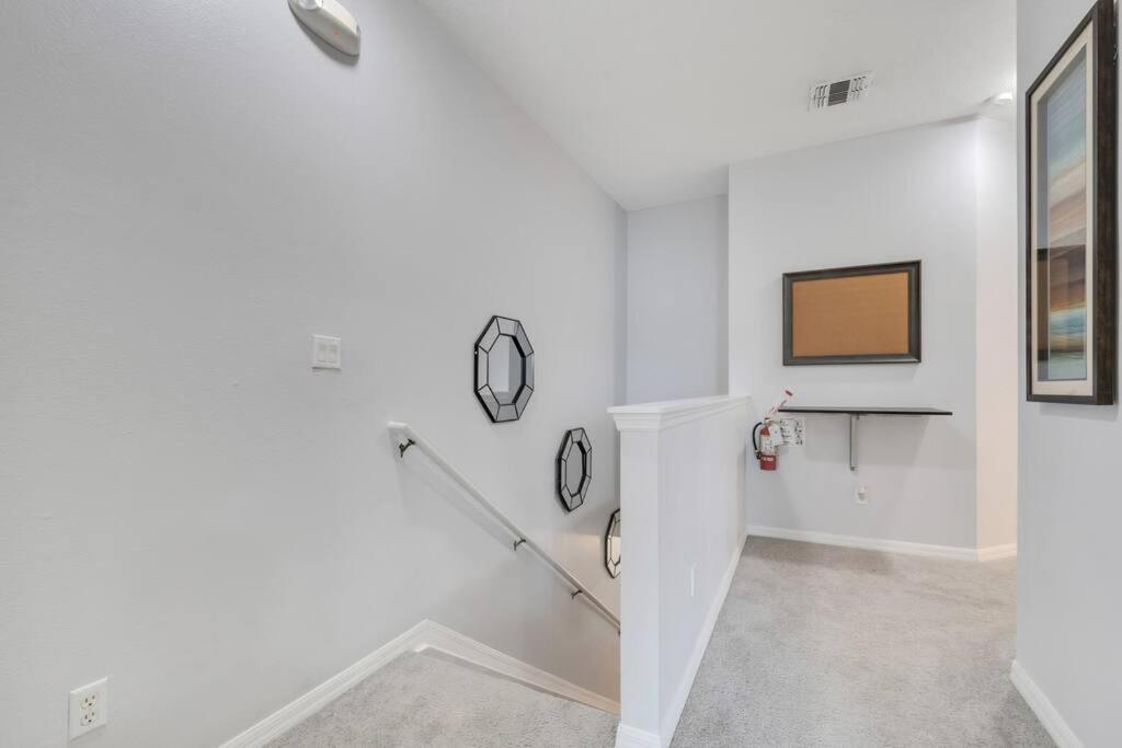 Pool, Family-friendly - World Class, Modern Apartment *