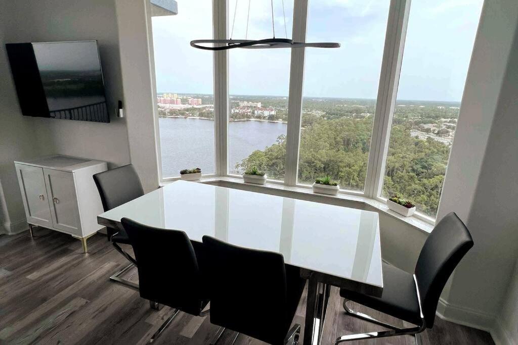 Big Pool, Stunning Lakeview, Sunrise, #1907 Orlando