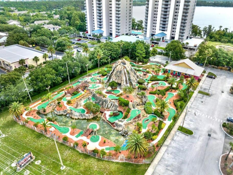Huge Pool, Sunrise Lakeview 12th Floor Near Disney *