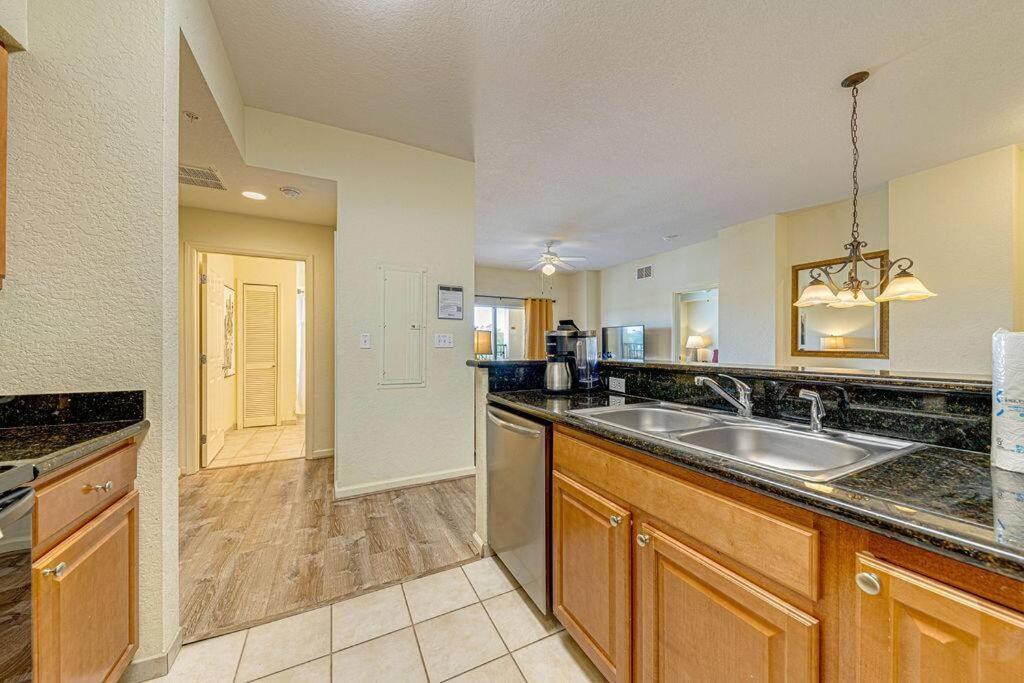 Apartment Exquisite 3 Bdr Minutes To *