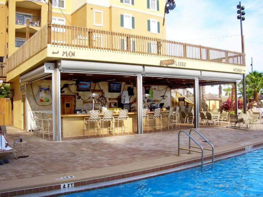 Exquisite 3 Bdr Minutes To Apartment