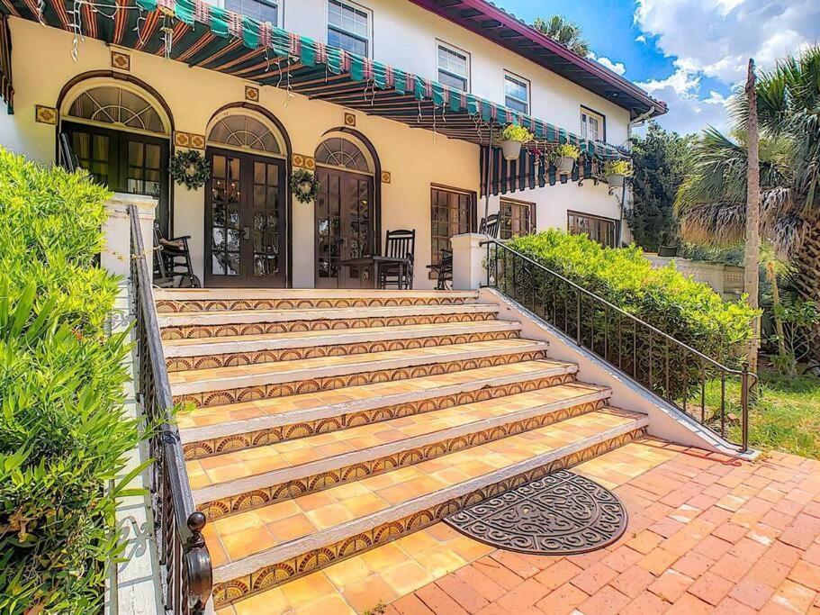 Historic Lakefront Estate Holiday home *