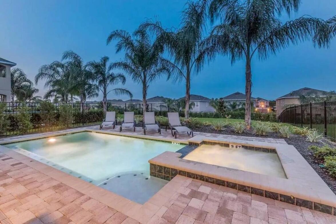 Gorgeous W Game Heated Pool Holiday home *