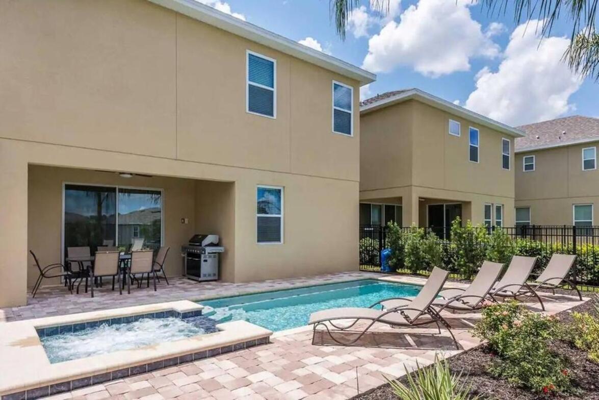Gorgeous W Game Heated Pool Holiday home *