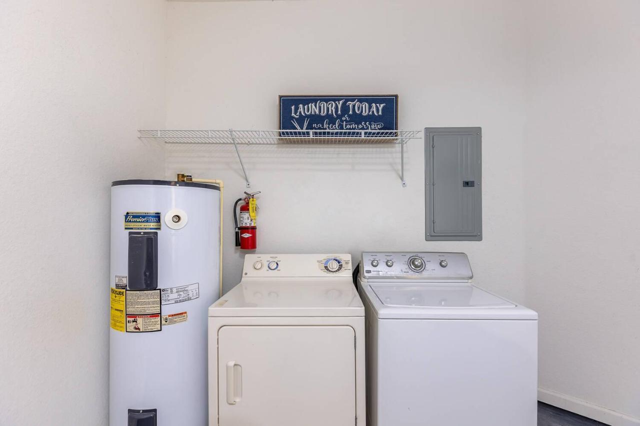 3br Townhouse W Perfect Location
