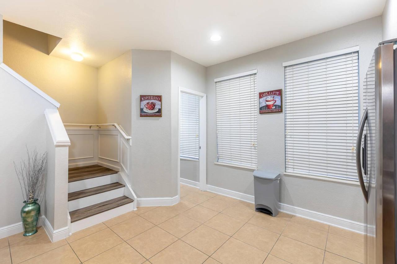 3br Townhouse W Perfect Location