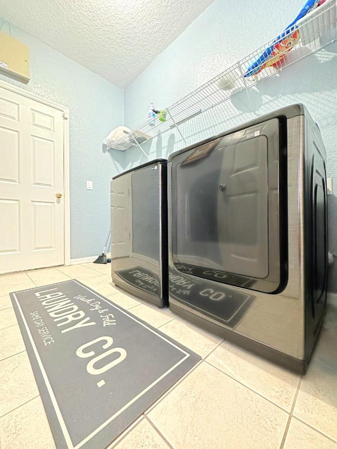 Luxry 6 Miles From Villa *