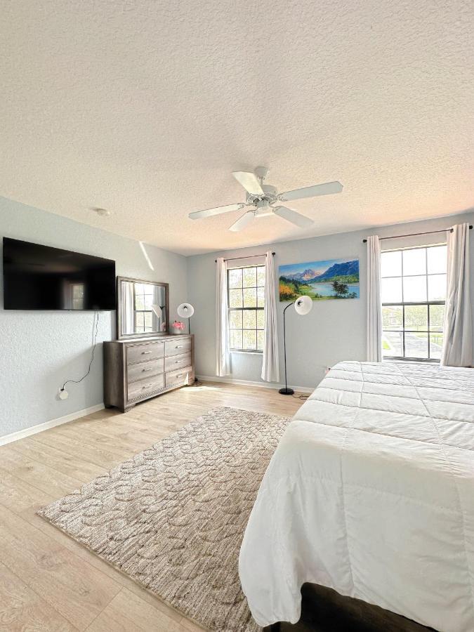Luxry 6 Miles From Villa *