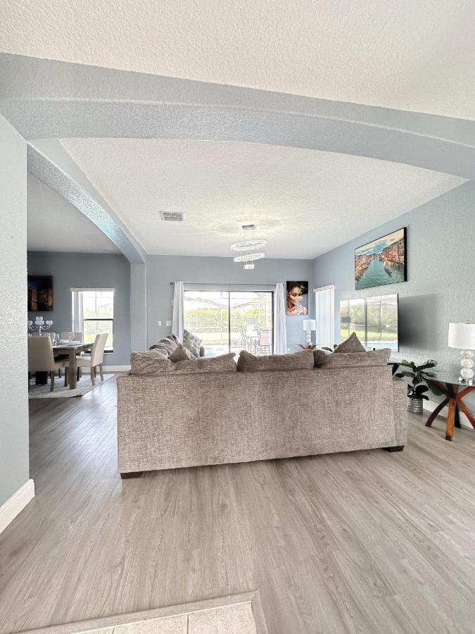 Villa Luxry 6 Miles From *