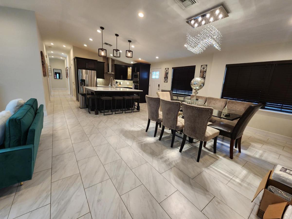 The Orlando@college Park. Sleeps16 * Orlando