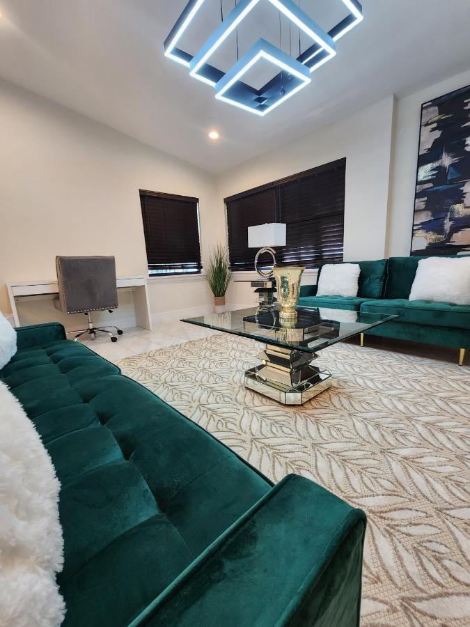 The Orlando@college Park. Sleeps16 *