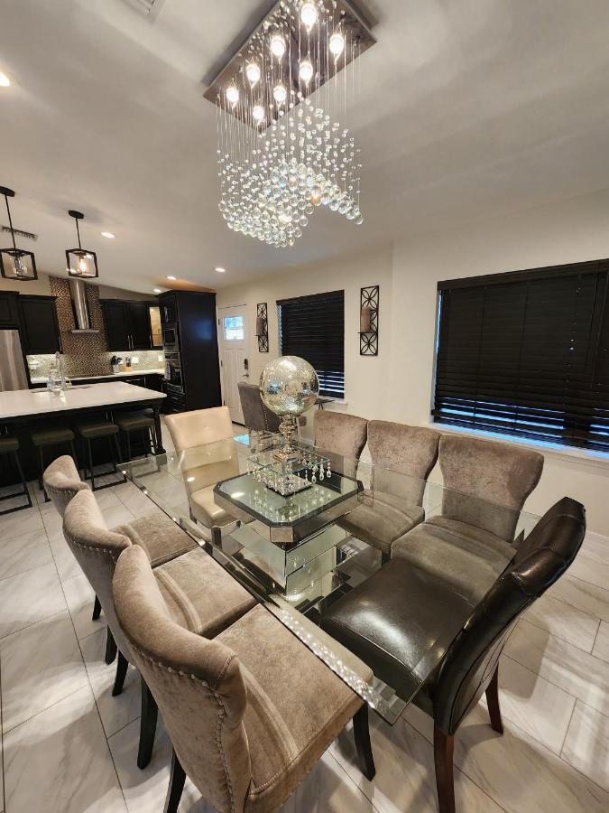 The Orlando@college Park. Sleeps16 Holiday home Orlando