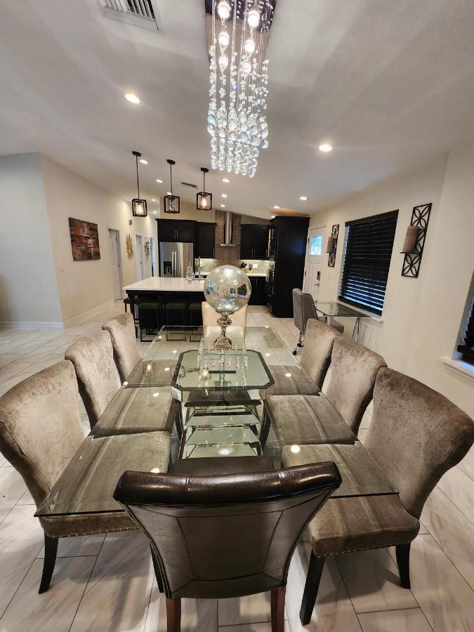 The Orlando@college Park. Sleeps16 *