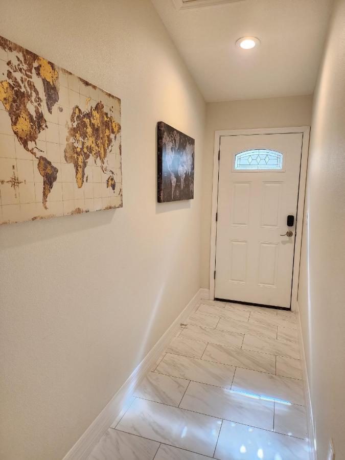 The Orlando@college Park. Sleeps16 Holiday home