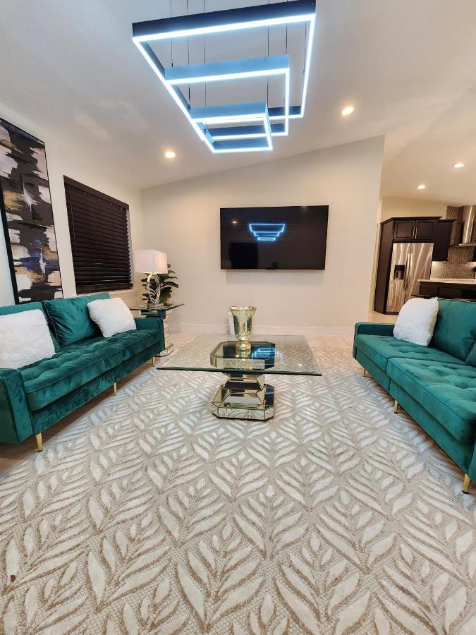 The Orlando@college Park. Sleeps16 Orlando