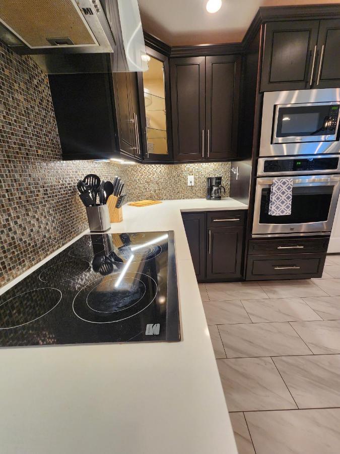 The Orlando@college Park. Sleeps16 Holiday home