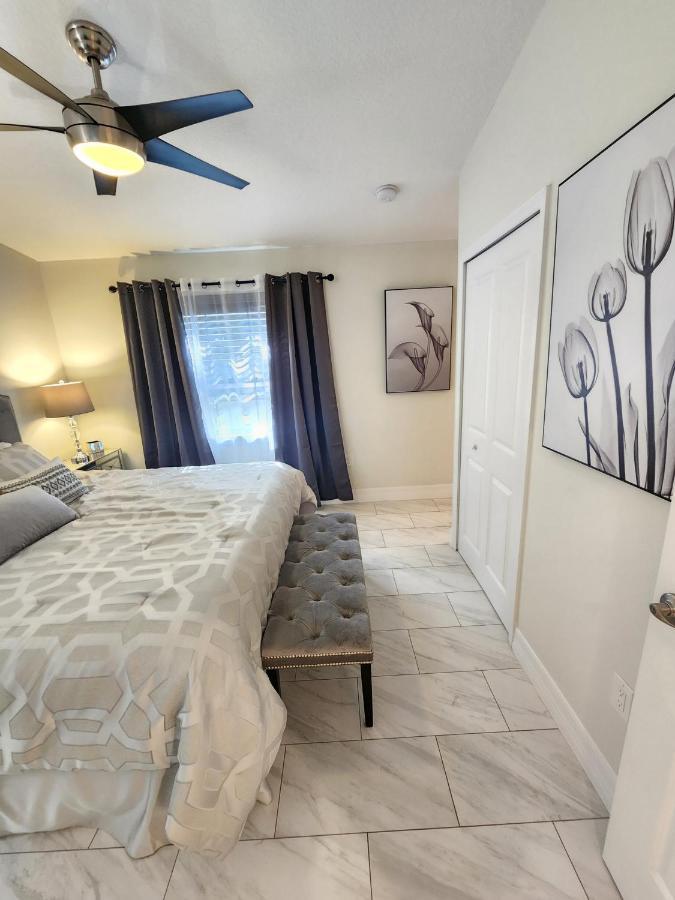 The Orlando@college Park. Sleeps16 Holiday home *