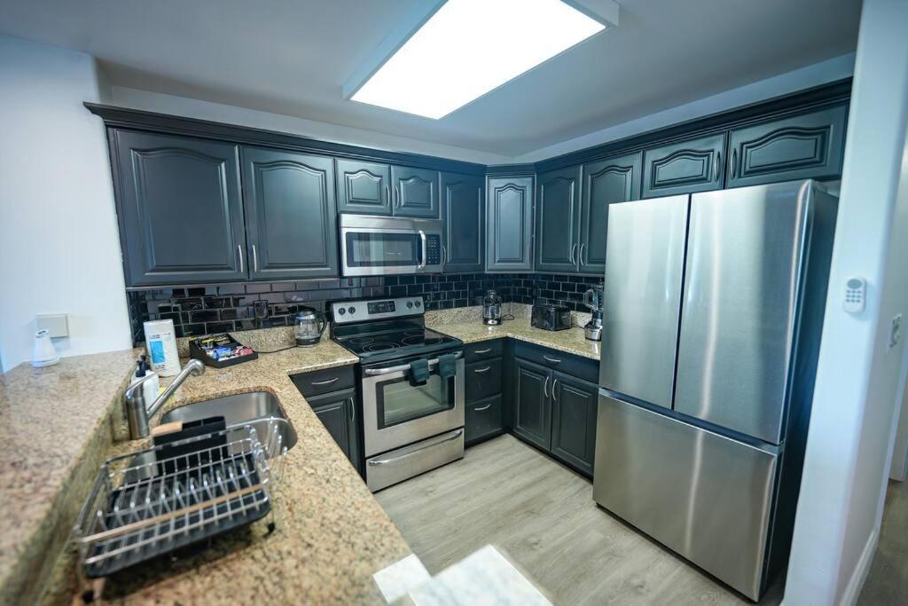 Apartment 5 Min Away From 1st Floor *