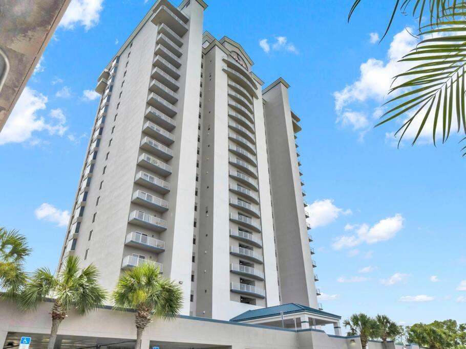 Apartment Big Pool, Stunning Lakeview, Sunrise, # 710