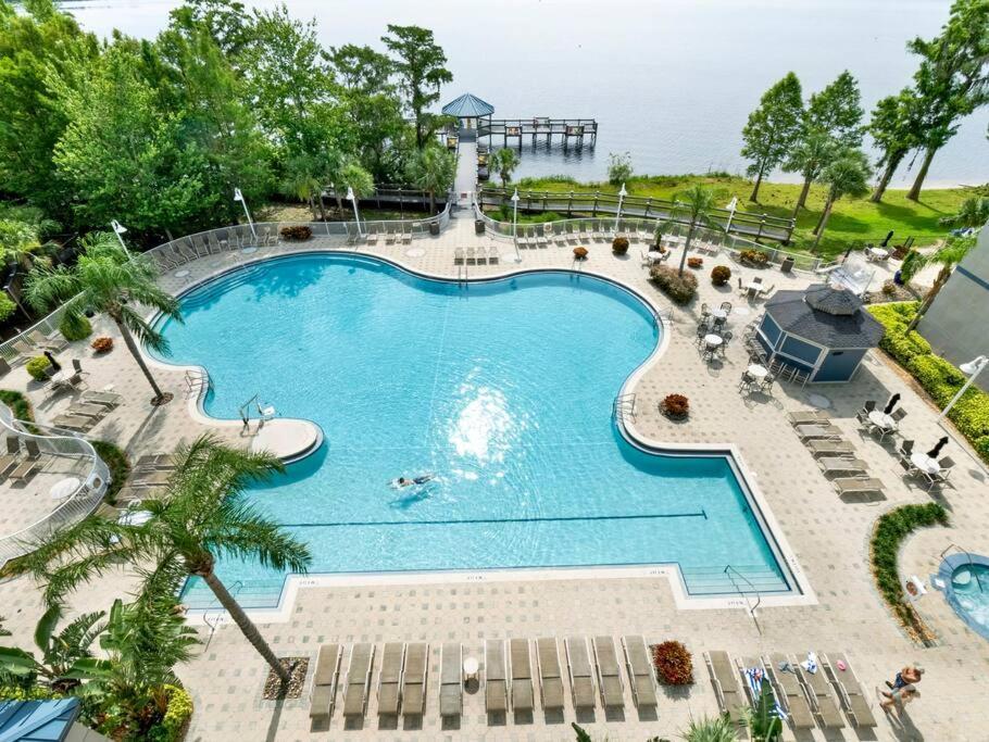 Apartment Big Pool, Stunning Lakeview, Sunrise, # 710 *
