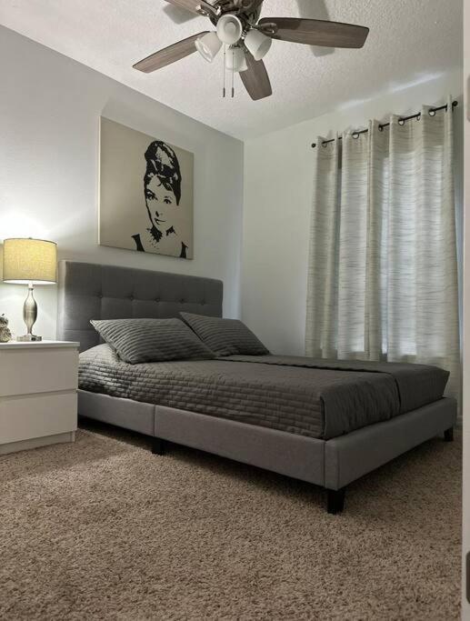 Big Pool Heater,no Laundry! Huge Yard,5 Bedroom,3 Bath Free Wifi, Close To Disney, Walmart,stores Restaurants Few Minutes From The House