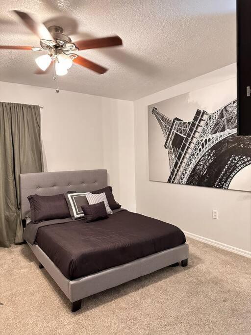 Big Pool Heater,no Laundry! Huge Yard,5 Bedroom,3 Bath Free Wifi, Close To Disney, Walmart,stores Restaurants Few Minutes From The House *