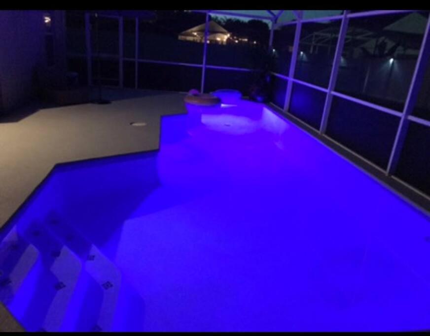 Big Pool Heater,no Laundry! Huge Yard,5 Bedroom,3 Bath Free Wifi, Close To Disney, Walmart,stores Restaurants Few Minutes From The House Holiday home Orlando