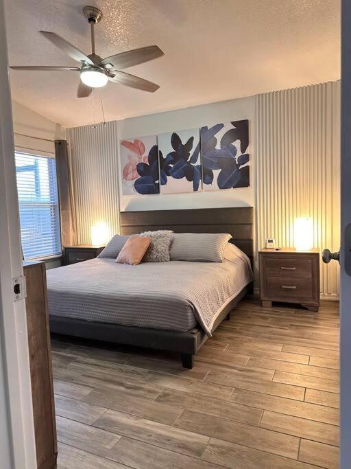 Holiday home Big Pool Heater,no Laundry! Huge Yard,5 Bedroom,3 Bath Free Wifi, Close To Disney, Walmart,stores Restaurants Few Minutes From The House *
