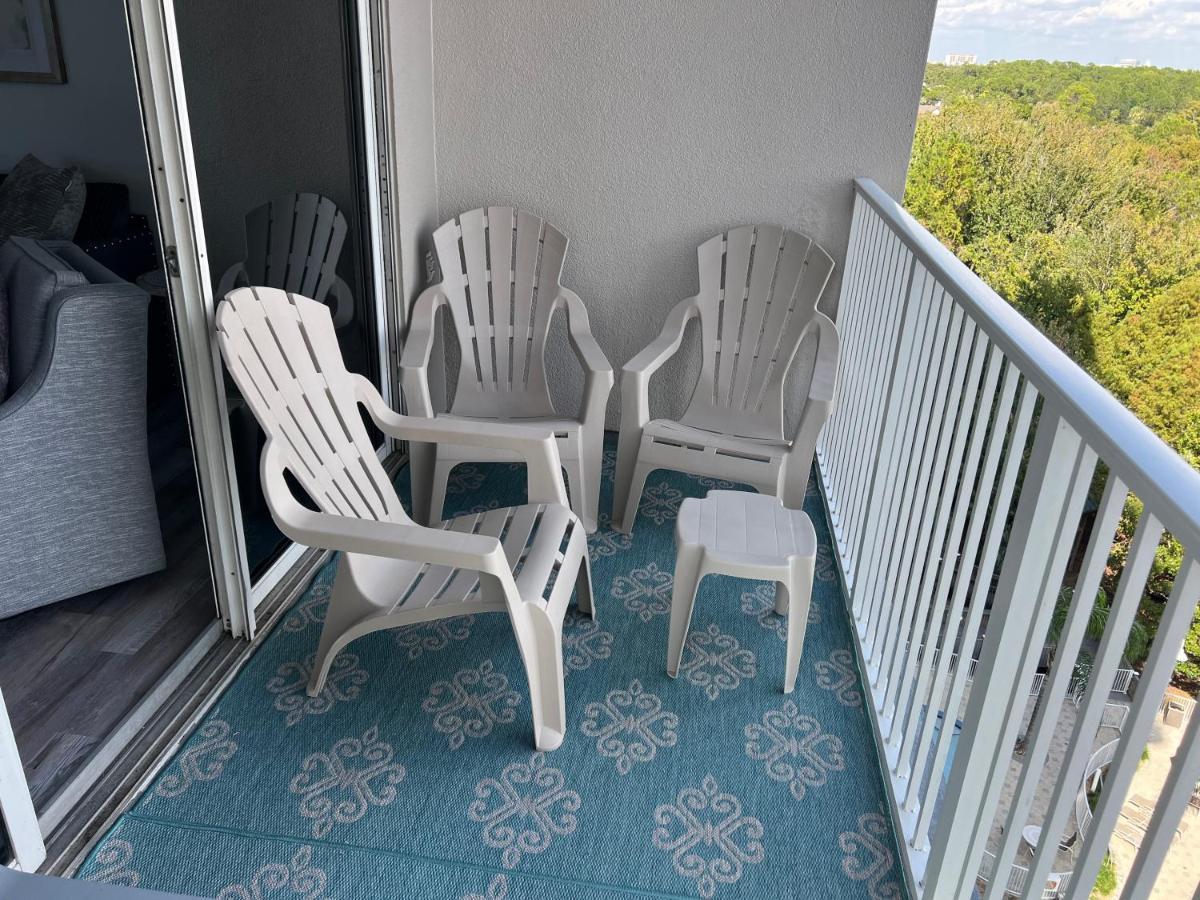 Apartment Big Pool, Stunning Lakeview, Sunrise, # 710 *