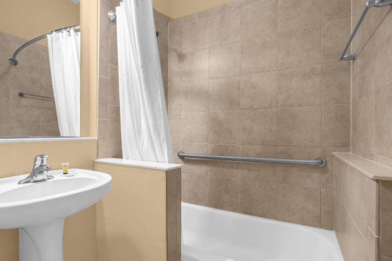 Holiday home Easter Sale! Freshly Renovated Townhome By Disney! Orlando