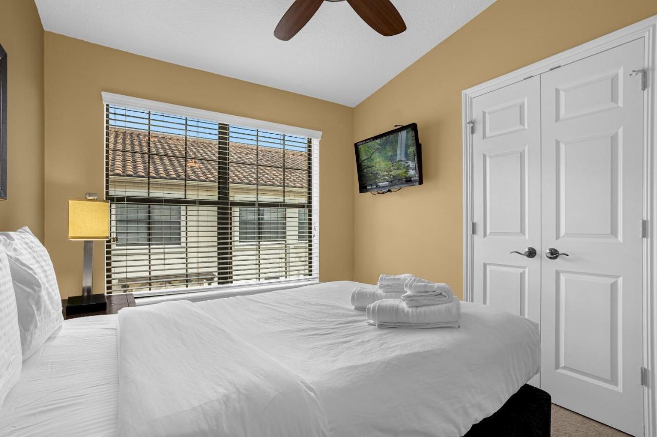 Holiday home Easter Sale! Freshly Renovated Townhome By Disney! Orlando