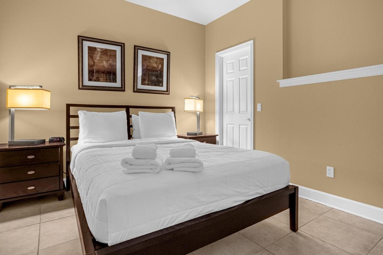 Easter Sale! Freshly Renovated Townhome By Disney! Holiday home