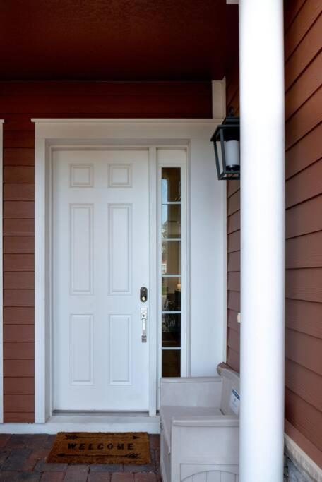 Brand New 3 Bedroom Near Disney / Wi-fi / Parking *
