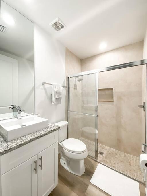 Brand New 3 Bedroom Near Disney / Wi-fi / Parking * Orlando