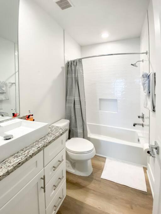 Holiday home Brand New 3 Bedroom Near Disney / Wi-fi / Parking Orlando